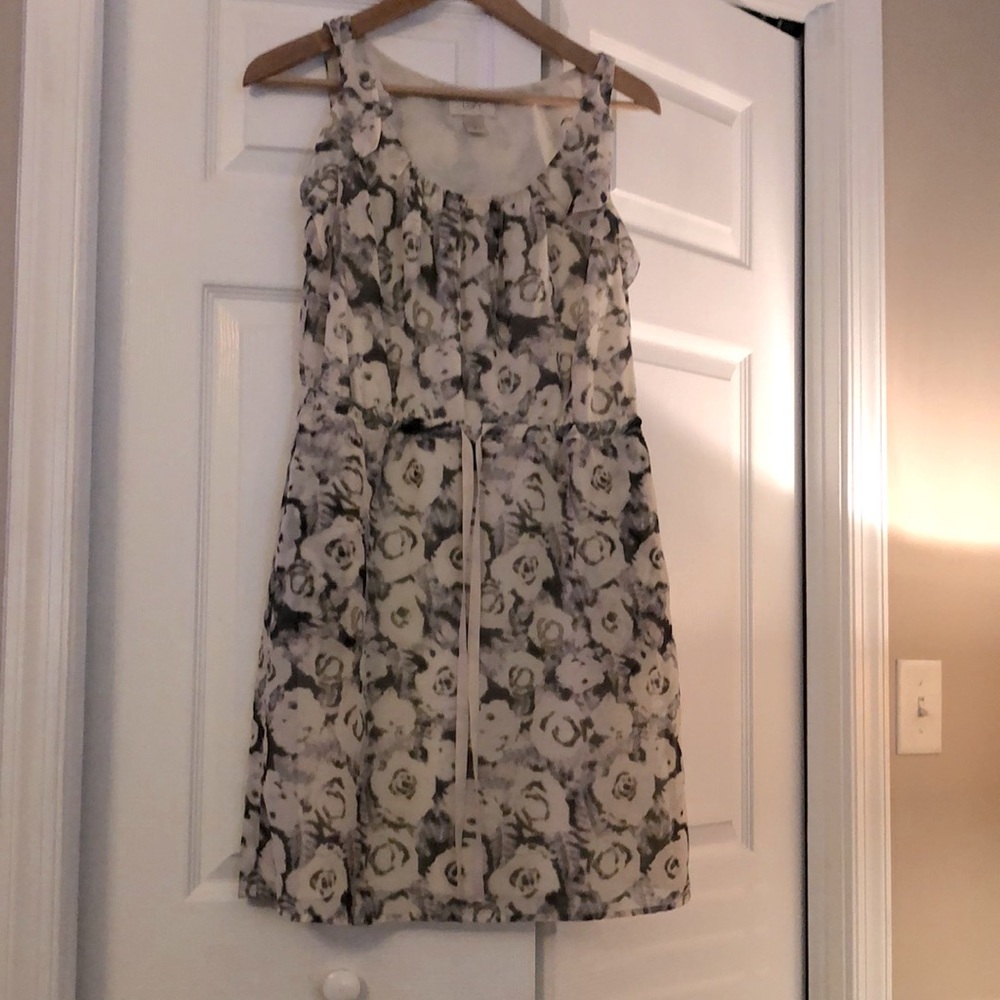 Sleeveless knee length dress